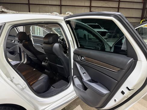 Used 2018 Honda Accord Touring image 21