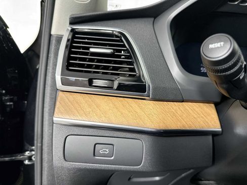 Used 2025 Volvo XC90 B5 Plus w/ Protection Package Premier image 10