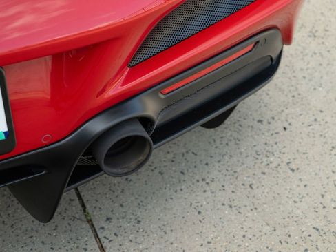 Used 2022 Ferrari F8 Tributo image 27