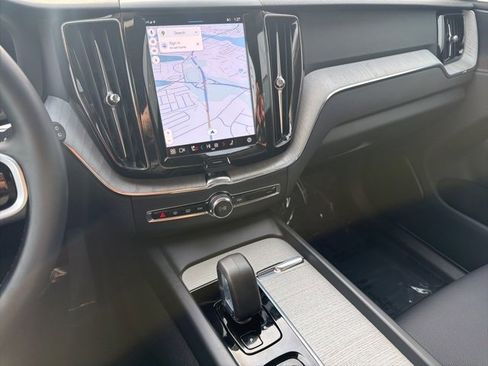 Certified 2025 Volvo XC60 B5 Plus image 20