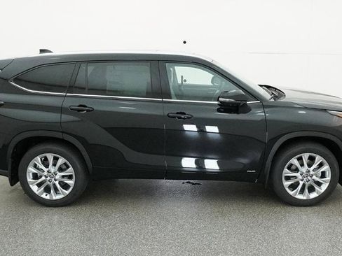 New 2026 Toyota Highlander Limited AWD/4WD image 13