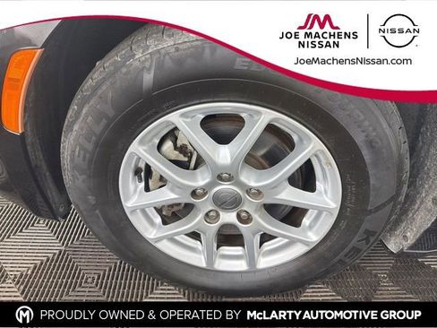 Used 2023 Chrysler Voyager LX FWD image 28