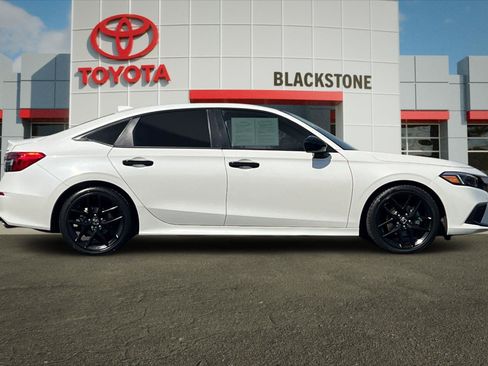 Used 2024 Honda Civic Sport image 2