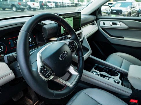 New 2026 Ford Explorer Active RWD image 8