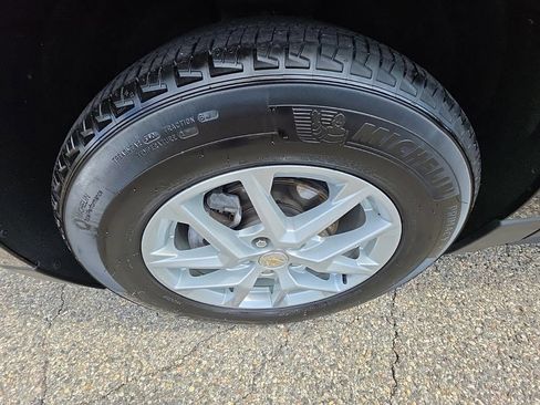 Used 2023 Chevrolet Equinox LT FWD image 37