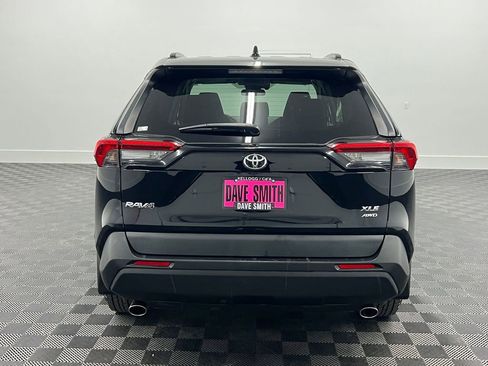 Used 2020 Toyota RAV4 XLE w/ XLE Grade Weather Package AWD/4WD image 9