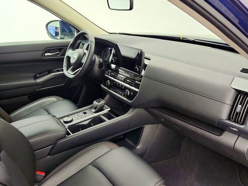 Used 2024 Nissan Pathfinder SL image 26