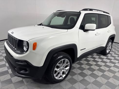 Used 2017 Jeep Renegade Latitude w/ Cold Weather Group image 10