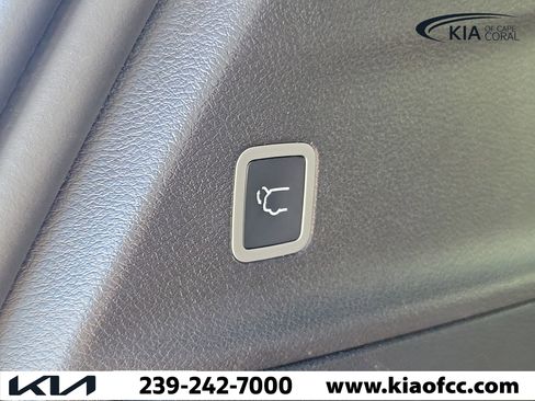 Used 2020 Chrysler Pacifica Touring-L image 11