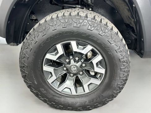Used 2019 Toyota Tacoma TRD Off-Road w/ Technology Package AWD/4WD image 29