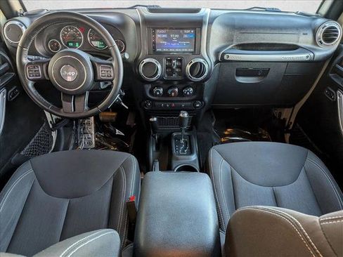 Used 2017 Jeep Wrangler Unlimited Rubicon w/ Connectivity Group image 16