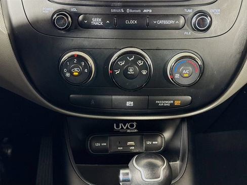 Used 2015 Kia Soul + FWD image 15