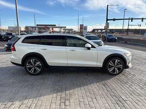 Used 2023 Volvo V60 B5 Cross Country Plus w/ Climate Package image 6