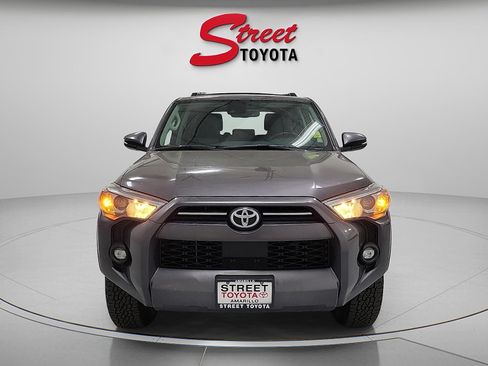 Used 2022 Toyota 4Runner SR5 Premium w/ Moonroof Package AWD/4WD image 4
