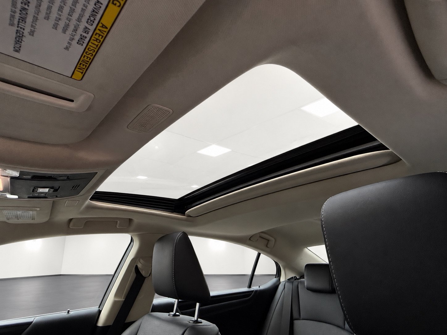 Used 2023 Lexus ES 350 Ultra Luxury w/ Accessory Package (Z2) FWD image 16
