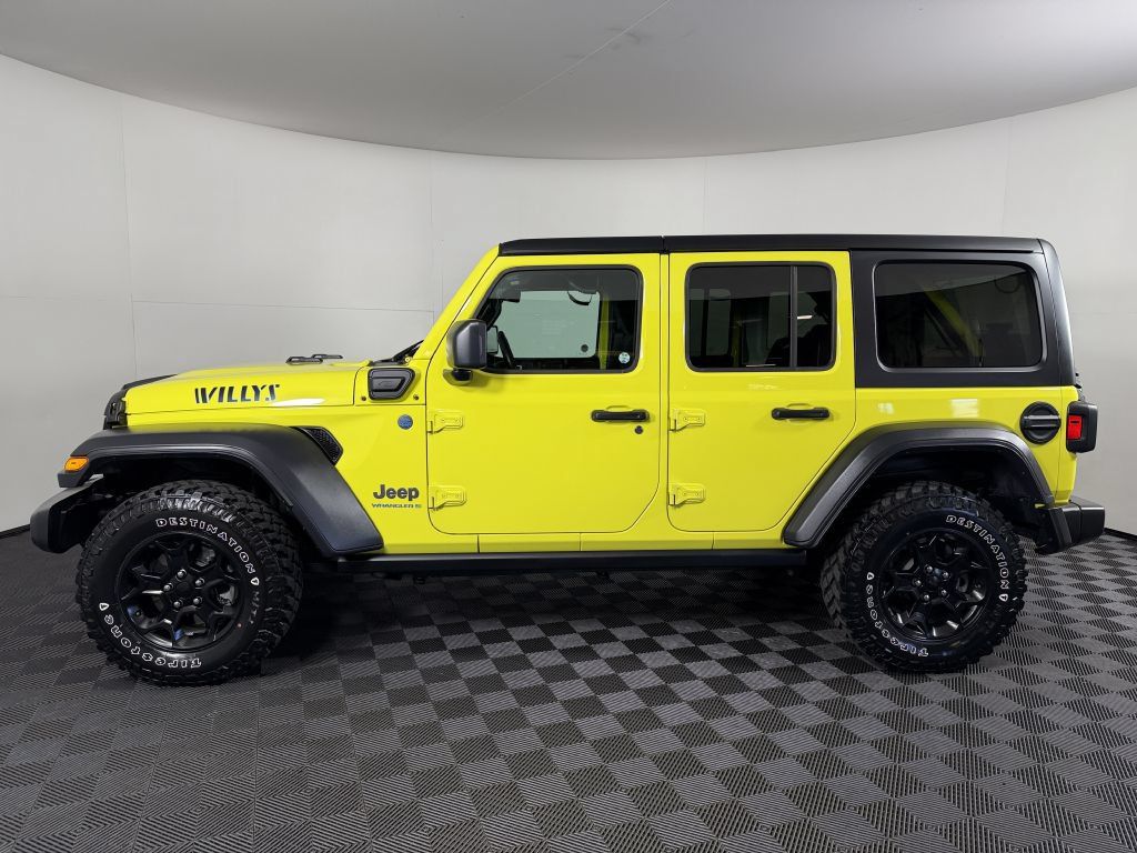 Used 2023 Jeep Wrangler Unlimited w/ Cold Weather Group AWD/4WD image 8