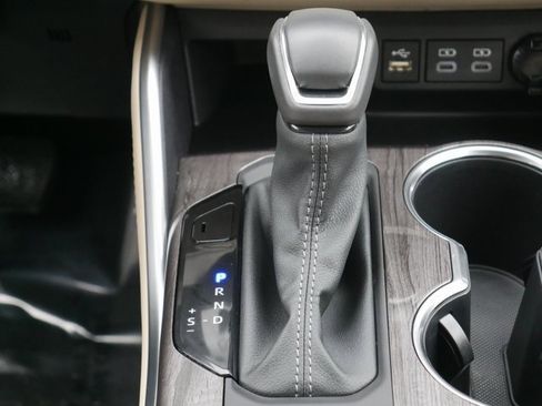 Used 2024 Toyota Highlander Platinum image 23