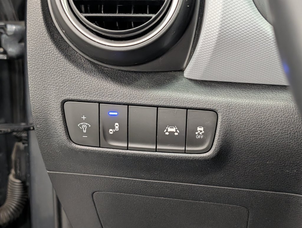 Used 2020 Hyundai Kona Limited AWD/4WD image 20