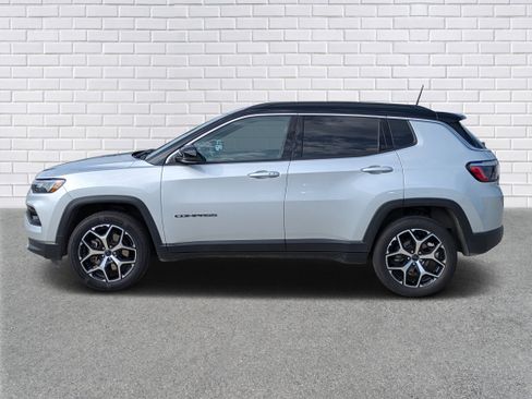 Used 2025 Jeep Compass Limited AWD/4WD image 2