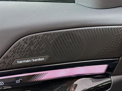 New 2026 BMW 550e xDrive w/ Executive Package image 19