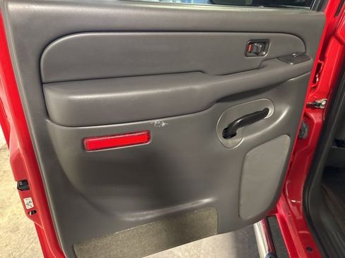 Used 2005 Chevrolet Silverado 2500 LS w/ Heavy-Duty Power Package image 34