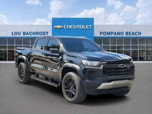 Used 2023 Chevrolet Colorado Trail Boss w/ Technology Package AWD/4WD image 1