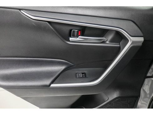 Used 2025 Toyota RAV4 XLE image 43