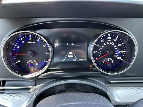 Used 2024 Kia Carnival LX FWD image 26