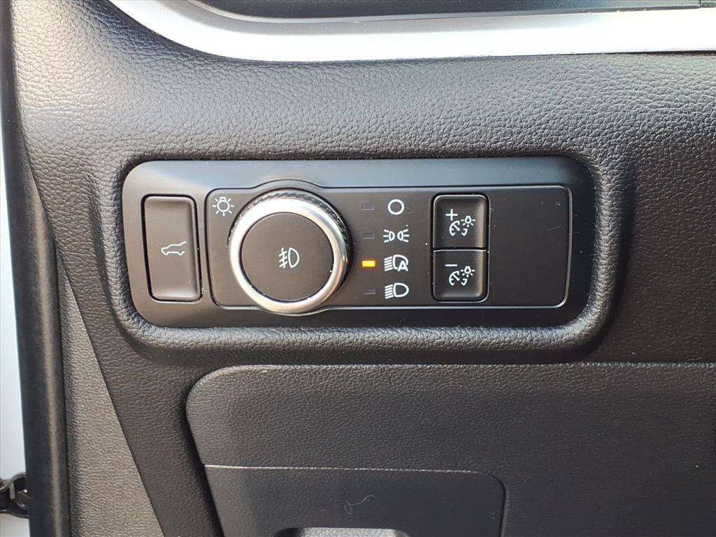 Used 2024 Ford Explorer XLT w/ Equipment Group 202A RWD image 20