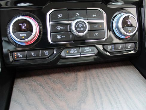 Used 2023 GMC Yukon Denali image 21