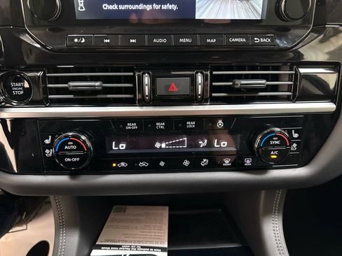 New 2025 Nissan Pathfinder Platinum image 17