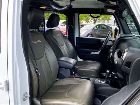 Used 2017 Jeep Wrangler Unlimited Sahara w/ Dual Top Group AWD/4WD image 9
