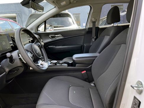 Used 2023 Kia Sportage LX AWD/4WD image 15