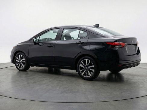 Used 2025 Nissan Versa SV image 6