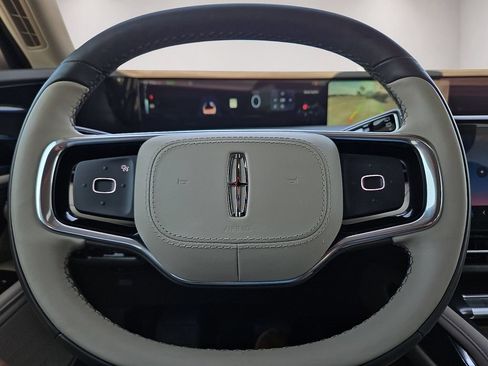 Used 2025 Lincoln Nautilus Reserve AWD/4WD image 30