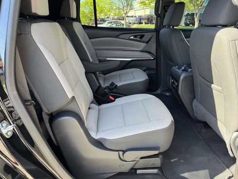 Used 2025 Chevrolet Traverse LT FWD image 15
