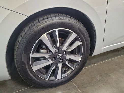 Used 2025 Nissan Versa SV FWD image 31