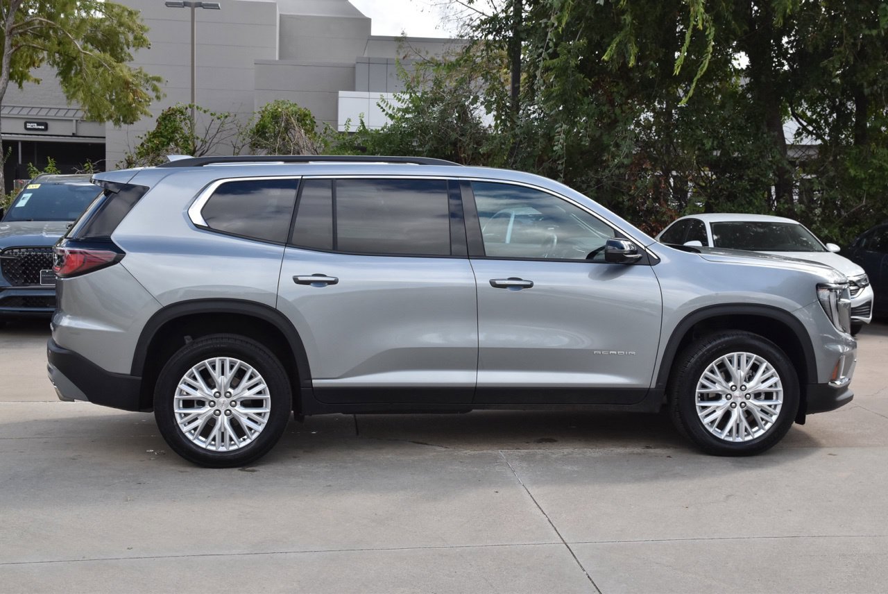 Used 2026 GMC Acadia Elevation w/ Elevation Premium Package FWD image 6