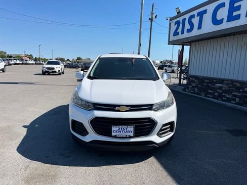 Used 2018 Chevrolet Trax LS FWD image 2