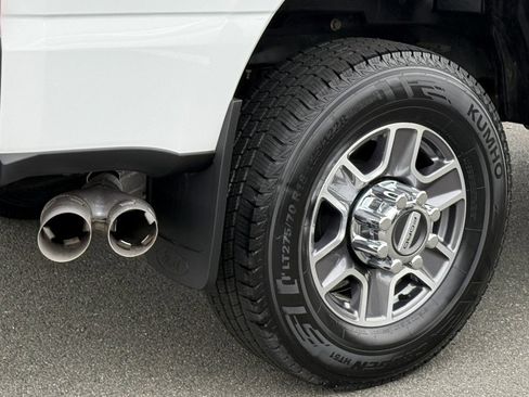 Used 2024 Ford F350 Lariat image 10