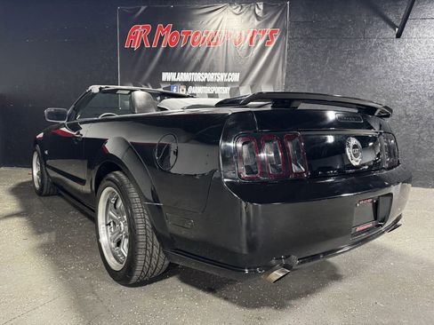 Used 2005 Ford Mustang GT RWD image 3