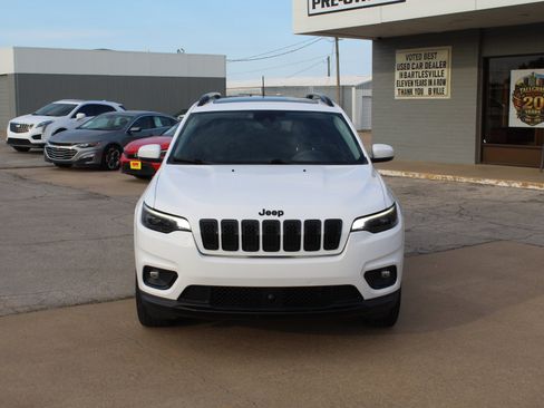 Used 2021 Jeep Cherokee Latitude Plus AWD/4WD image 12