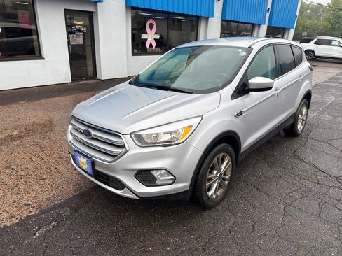 Used 2019 Ford Escape SE w/ Ford Safe & Smart Package AWD/4WD image 2