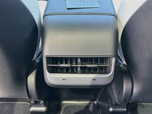 Used 2023 Tesla Model Y Long Range AWD/4WD image 31