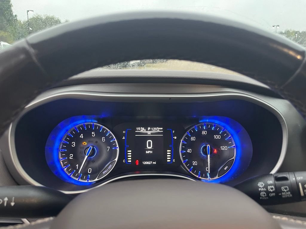 Used 2019 Chrysler Pacifica Touring-L FWD image 21