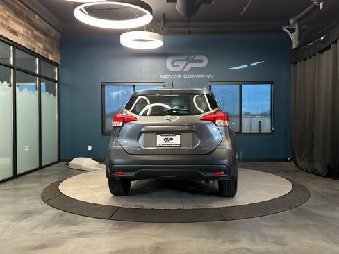 Used 2019 Nissan Kicks SV image 4