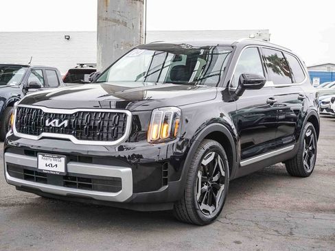 Used 2024 Kia Telluride EX w/ EX Captain's Chair Package FWD image 4