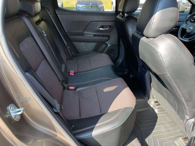 Used 2025 Nissan Kicks SR AWD/4WD image 21