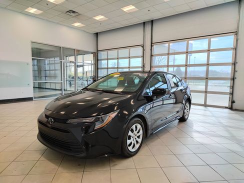 Used 2025 Toyota Corolla LE image 7