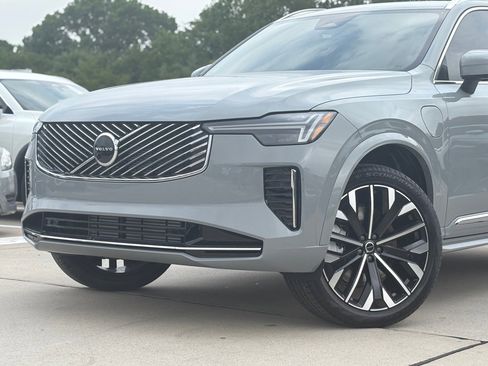 New 2025 Volvo XC90 T8 Core image 5